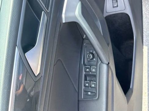 Used 2019 Volkswagen Tiguan SEL Premium AWD/4WD image 16