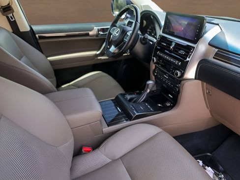 Used 2023 Lexus GX 460 Luxury w/ Accessory Package AWD/4WD image 31