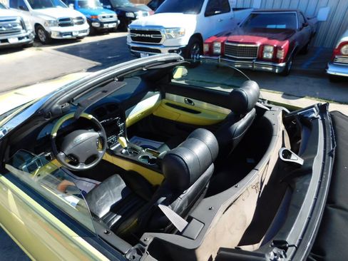 Used 2002 Ford Thunderbird image 25