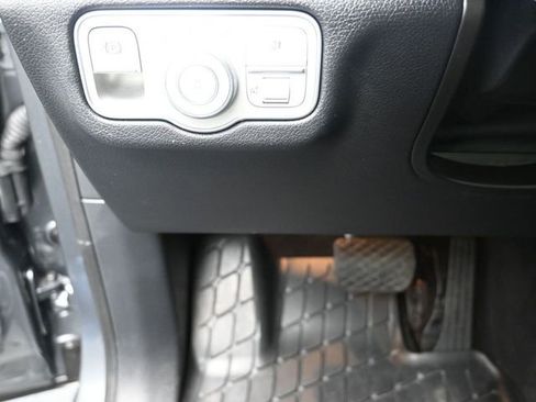 Used 2025 Mercedes-Benz GLE 350 4MATIC image 16