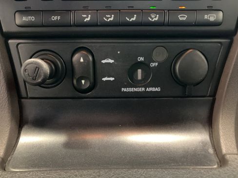 Used 2002 Ford Thunderbird image 18