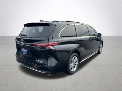 Certified 2021 Toyota Sienna Platinum image 8