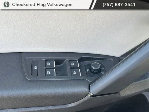 Used 2019 Volkswagen Tiguan SEL w/ 3rd Row Seat Package AWD/4WD image 19