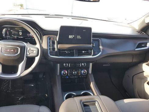 Used 2024 GMC Yukon SLT w/ SLT Luxury Package RWD image 13
