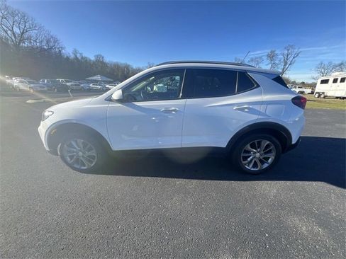 Used 2021 Buick Encore GX Essence w/ Experience Buick Package image 8