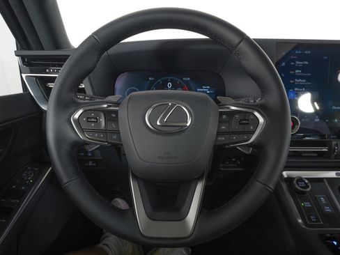 Used 2026 Lexus GX 550 w/ Accessory Package (2T) AWD/4WD image 19