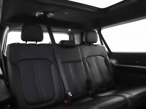 Used 2025 Jeep Wagoneer L Series II w/ Premium Group I AWD/4WD image 14