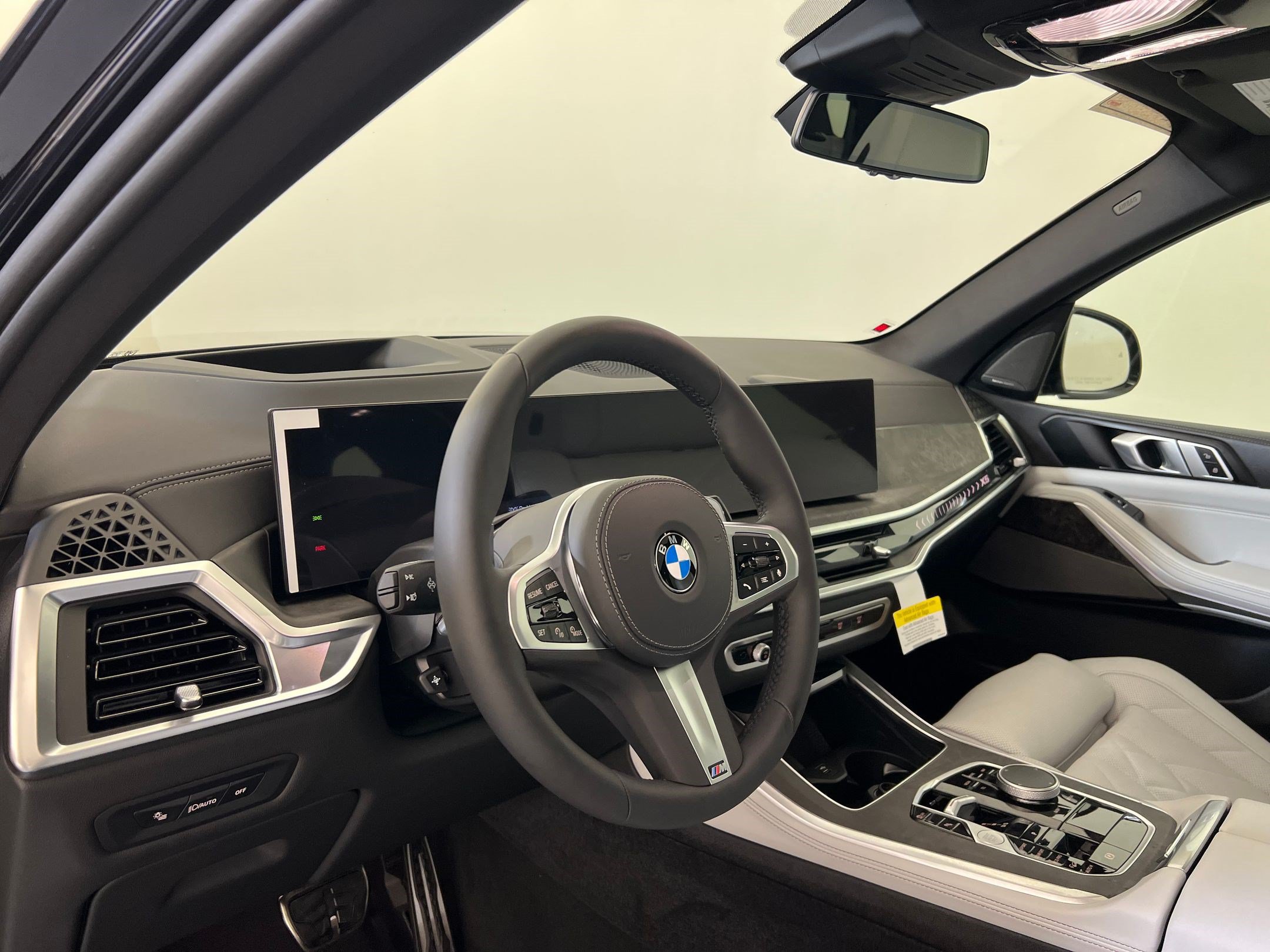 Used 2026 BMW X5 xDrive40i w/ M Sport Package AWD/4WD image 4