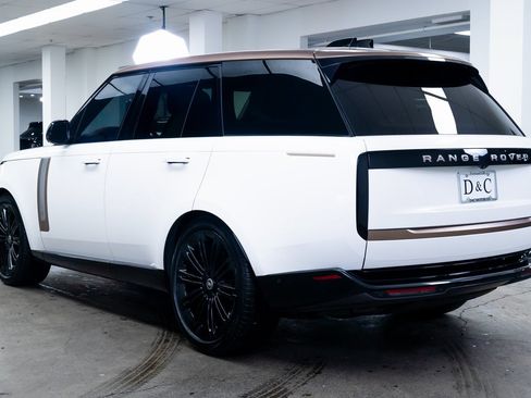 Used 2023 Land Rover Range Rover SV AWD/4WD image 4