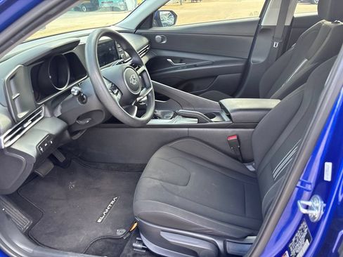 Used 2023 Hyundai Elantra SEL FWD image 9