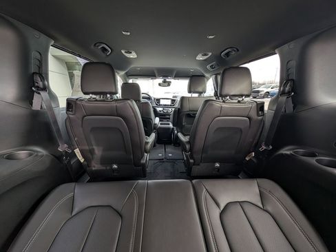 New 2026 Chrysler Pacifica Select w/ S Appearance Package image 19
