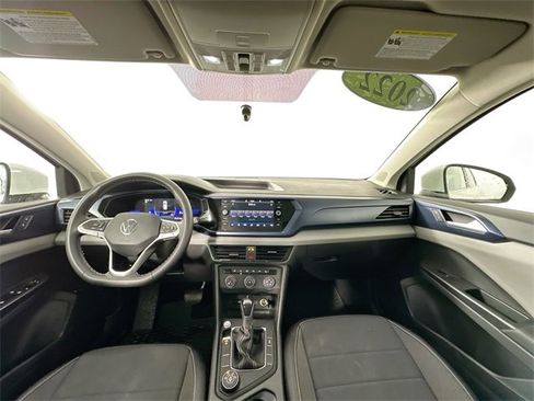 Used 2022 Volkswagen Taos SE image 3