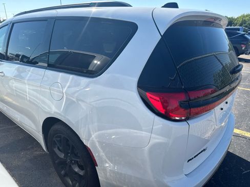 Used 2025 Chrysler Pacifica Limited FWD image 20