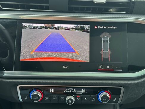 Used 2025 Audi Q3 2.0T Premium image 29