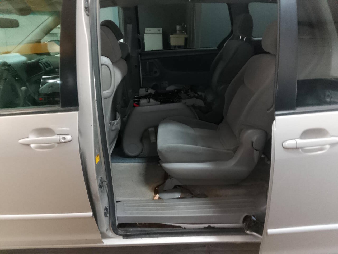 Used 2005 Toyota Sienna FWD image 20