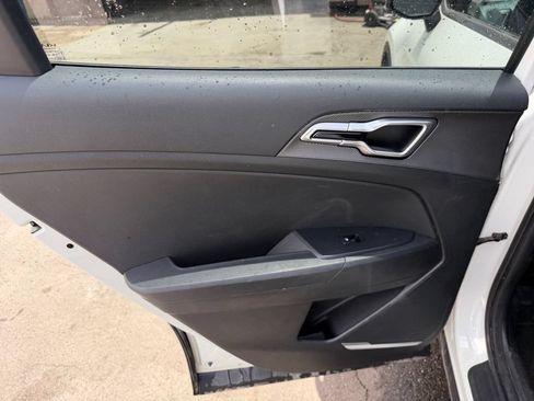 Used 2023 Kia Sportage LX FWD image 23
