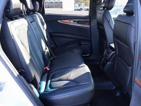 Used 2020 Lincoln Nautilus Reserve image 25