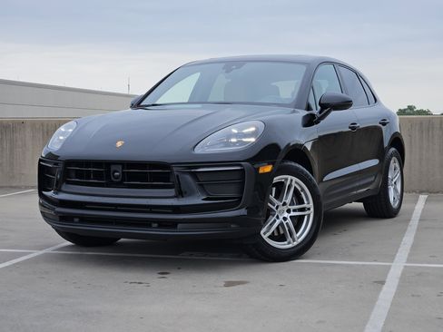 Certified 2026 Porsche Macan AWD/4WD image 1