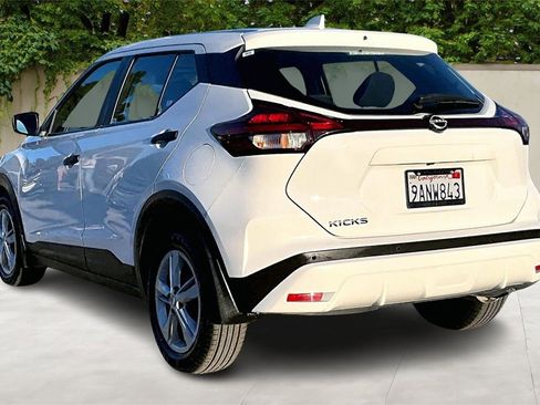 Used 2022 Nissan Kicks S image 4