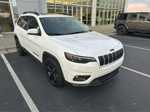 Certified 2021 Jeep Cherokee Latitude Plus w/ Sun & Sound Group image 2
