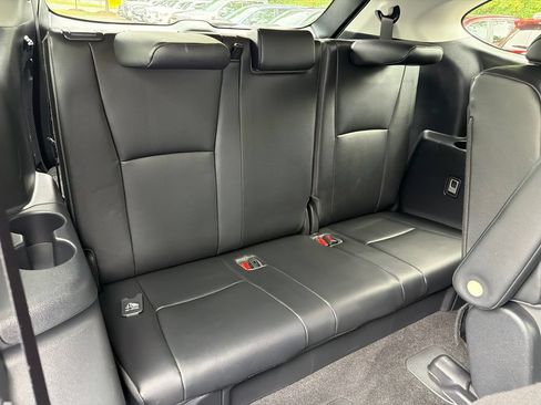 Used 2023 Toyota Highlander XLE AWD/4WD image 16