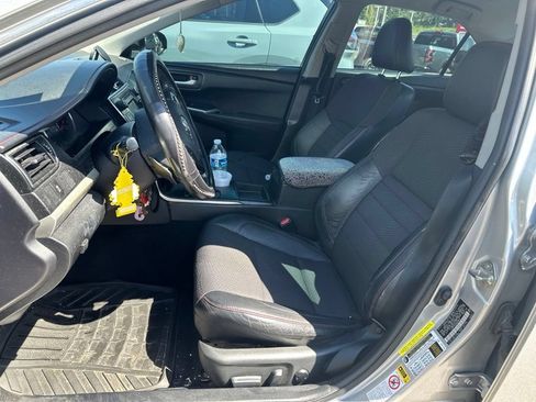 Used 2017 Toyota Camry SE FWD image 5