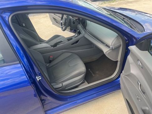 Used 2024 Hyundai Elantra SEL FWD image 17
