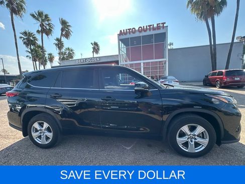 Used 2023 Toyota Highlander L FWD image 4