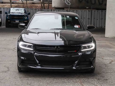 Used 2023 Dodge Charger SXT image 2