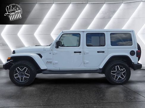 Certified 2024 Jeep Wrangler Unlimited Sahara w/ Technology Group AWD/4WD image 3