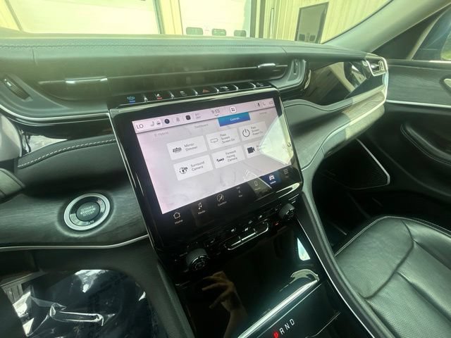 Used 2022 Jeep Grand Cherokee Limited 4xe w/ Luxury Tech Group II AWD/4WD image 22