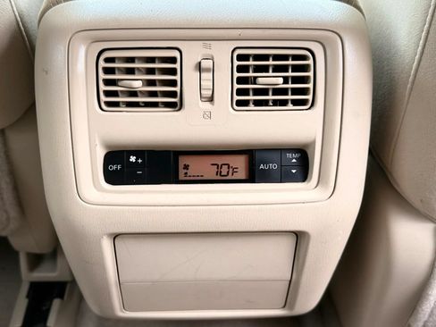 Used 2013 Nissan Pathfinder SV AWD/4WD image 32