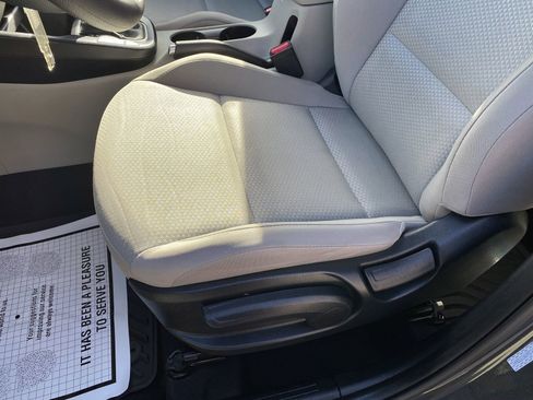 Used 2025 Kia Soul LX image 11