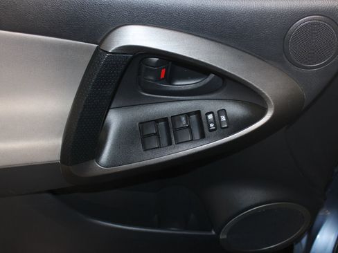 Used 2012 Toyota RAV4 Sport Utility 4D w/ Value Pkg image 7