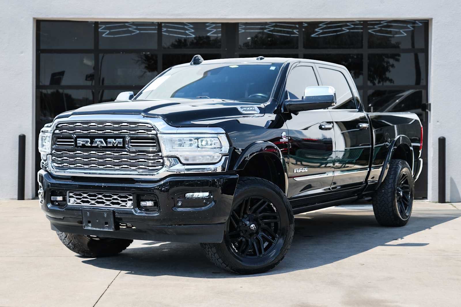 Used 2022 RAM 2500 Limited AWD/4WD image 1