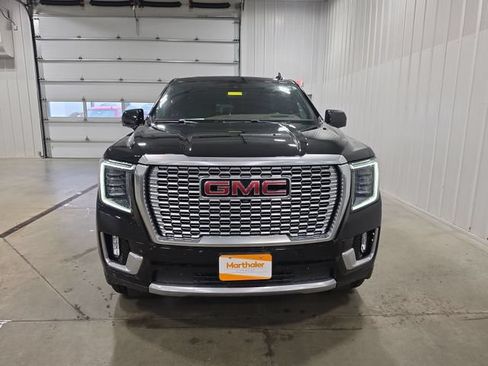 Used 2021 GMC Yukon Denali w/ Denali Ultimate Package AWD/4WD image 3