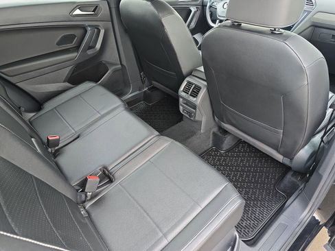 Used 2021 Volkswagen Tiguan SE R-Line image 13