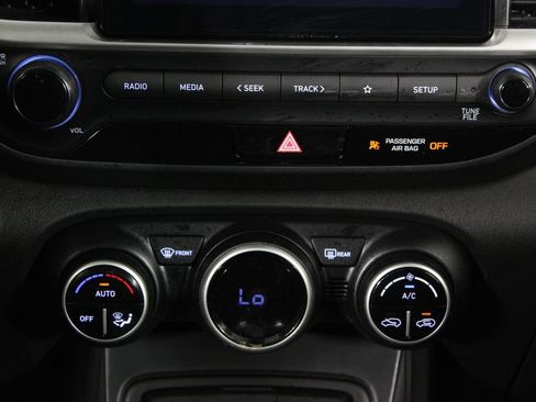 Certified 2025 Hyundai Venue SEL FWD image 22