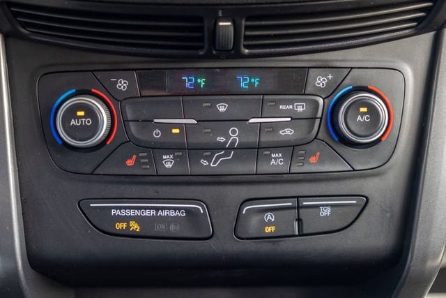 Used 2019 Ford Escape SE FWD image 23