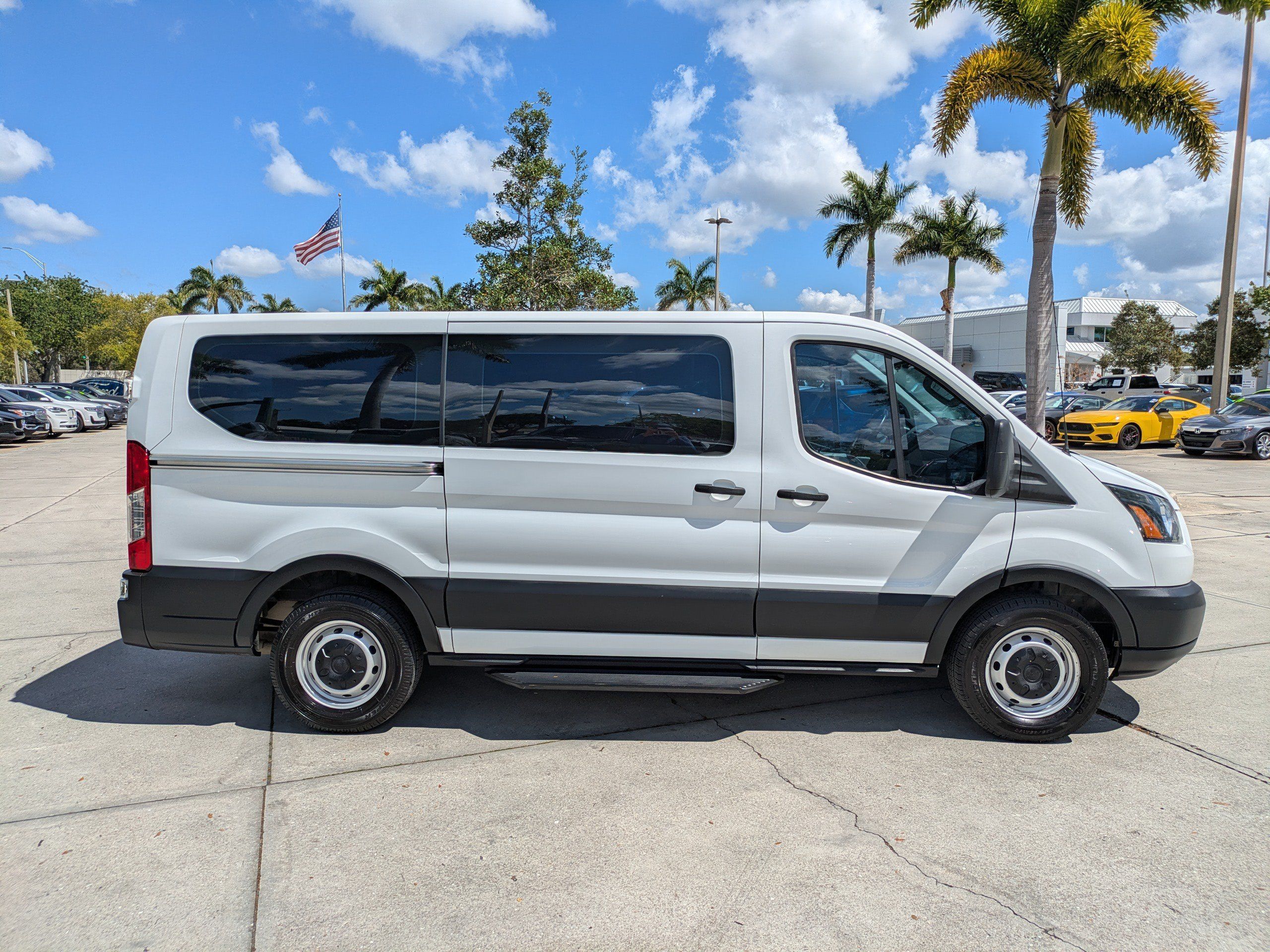 Used 2019 Ford Transit 150 XL RWD image 3