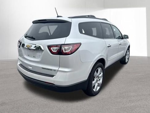 Used 2016 Chevrolet Traverse LT w/ Style and Technology Package FWD image 5
