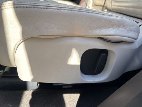 Used 2018 Land Rover Discovery HSE image 28