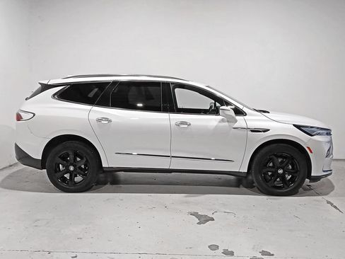 Used 2023 Buick Enclave Essence w/ Experience Buick Package FWD image 7