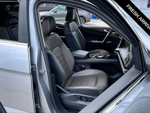 Used 2024 Volkswagen Atlas SEL AWD/4WD image 29