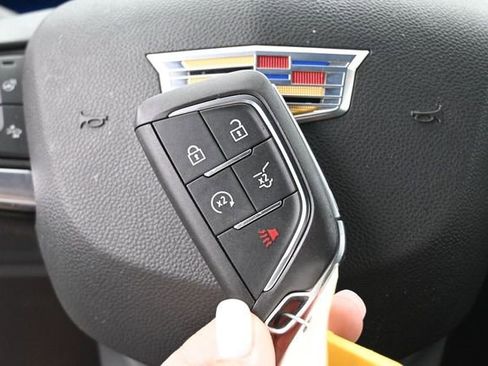 Used 2024 Cadillac XT4 Luxury w/ Cold Weather Package AWD/4WD image 36