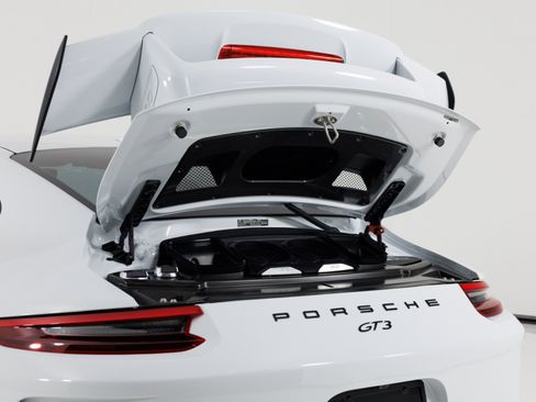 Used 2018 Porsche 911 GT3 RWD image 52