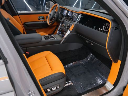 Used 2026 Rolls-Royce Cullinan AWD/4WD image 28