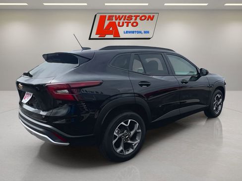 New 2025 Chevrolet Trax LT w/ LT Convenience Package image 8