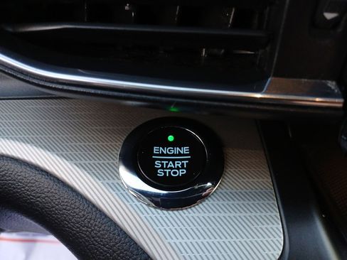 Used 2020 Ford Explorer XLT w/ Equipment Group 202A image 17