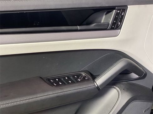 Used 2024 Porsche Cayenne S image 30